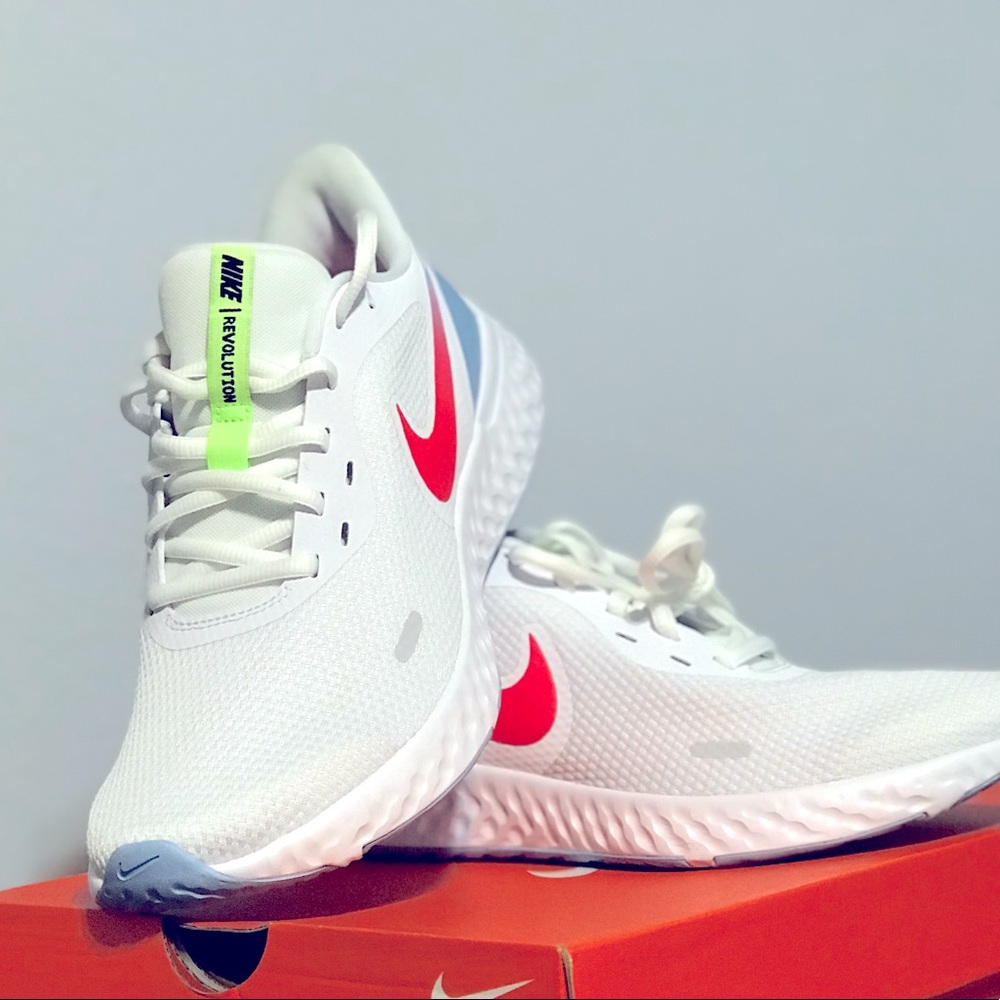 Women’s Nike Revolution 5